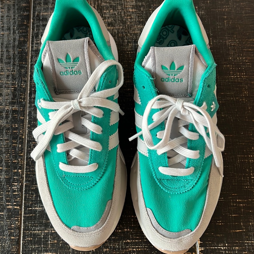 Adidas size 9 green color